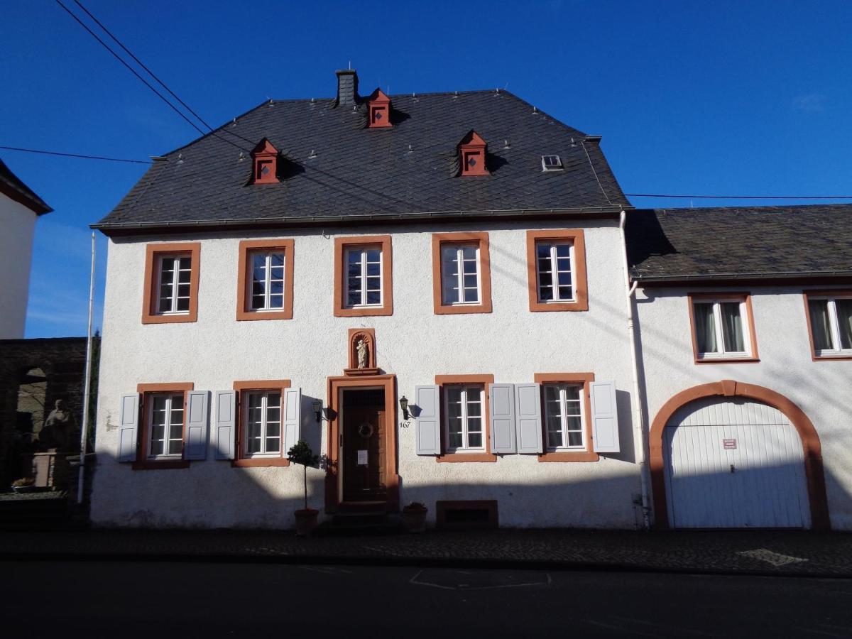 Ferienwohnung Altes Pfarrhaus Mit Flair Und Moselblick Brauneberg Ngoại thất bức ảnh
