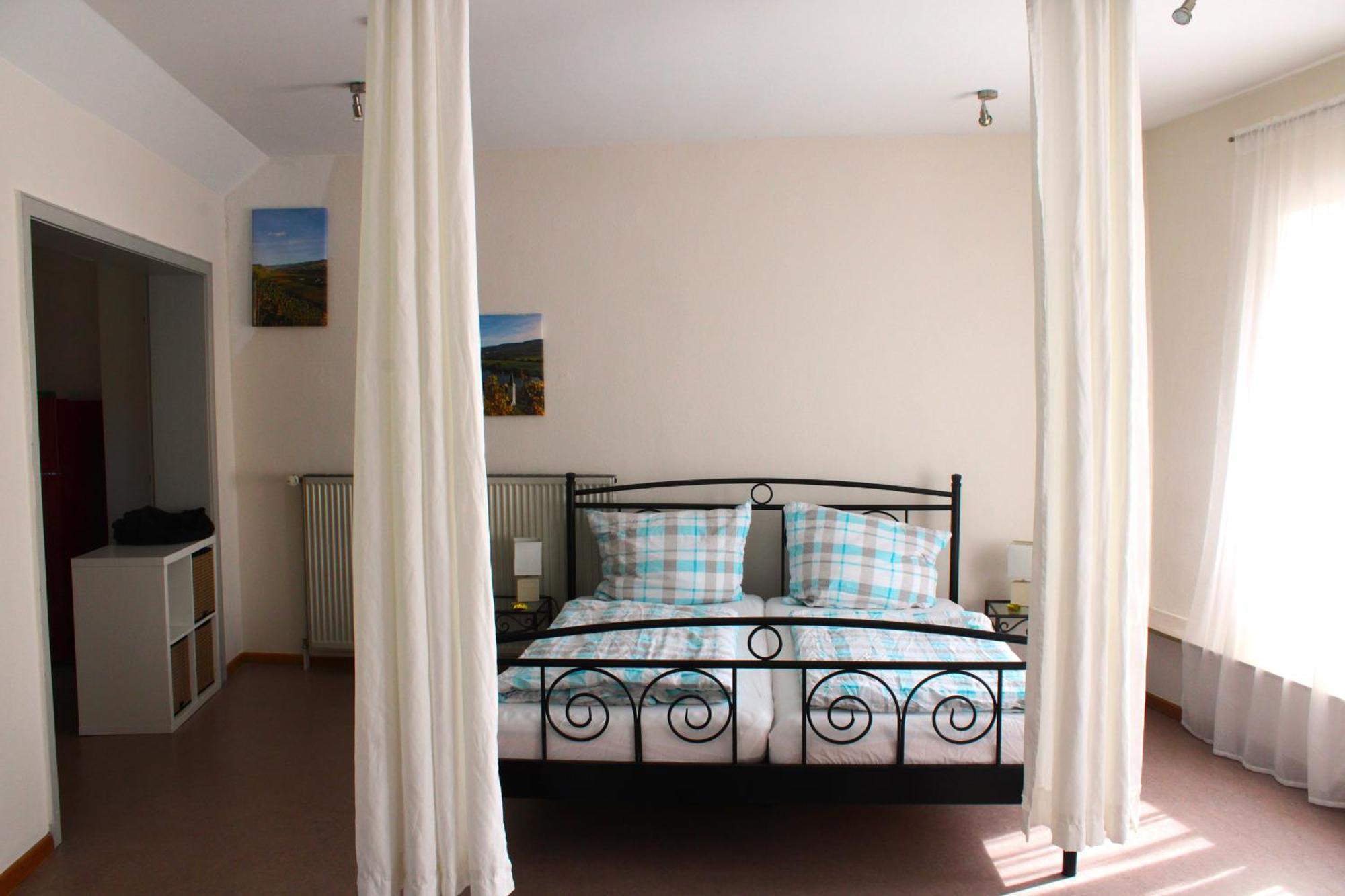 Ferienwohnung Altes Pfarrhaus Mit Flair Und Moselblick Brauneberg Ngoại thất bức ảnh
